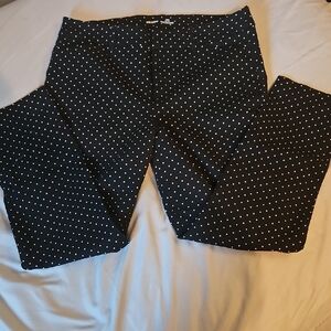 Old Navy Black and White Skinny Pants with Polka Dot Pattern